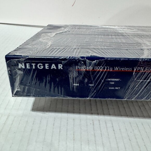 Netgear FVG318 ProSafe 802.11g Wireless VPN Firewall 8-port - Picture 4 of 10